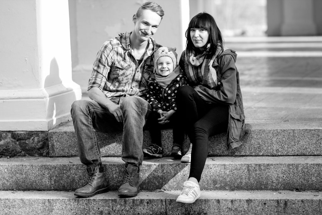 Familienshooting mit Jessica, Steven & Romina| Hendrikje Richert Fotografie| outdoor| Wald| Tüllrock| Familie| Mädchen| Kinderfotografie| Familienfoto| märchenhaft|