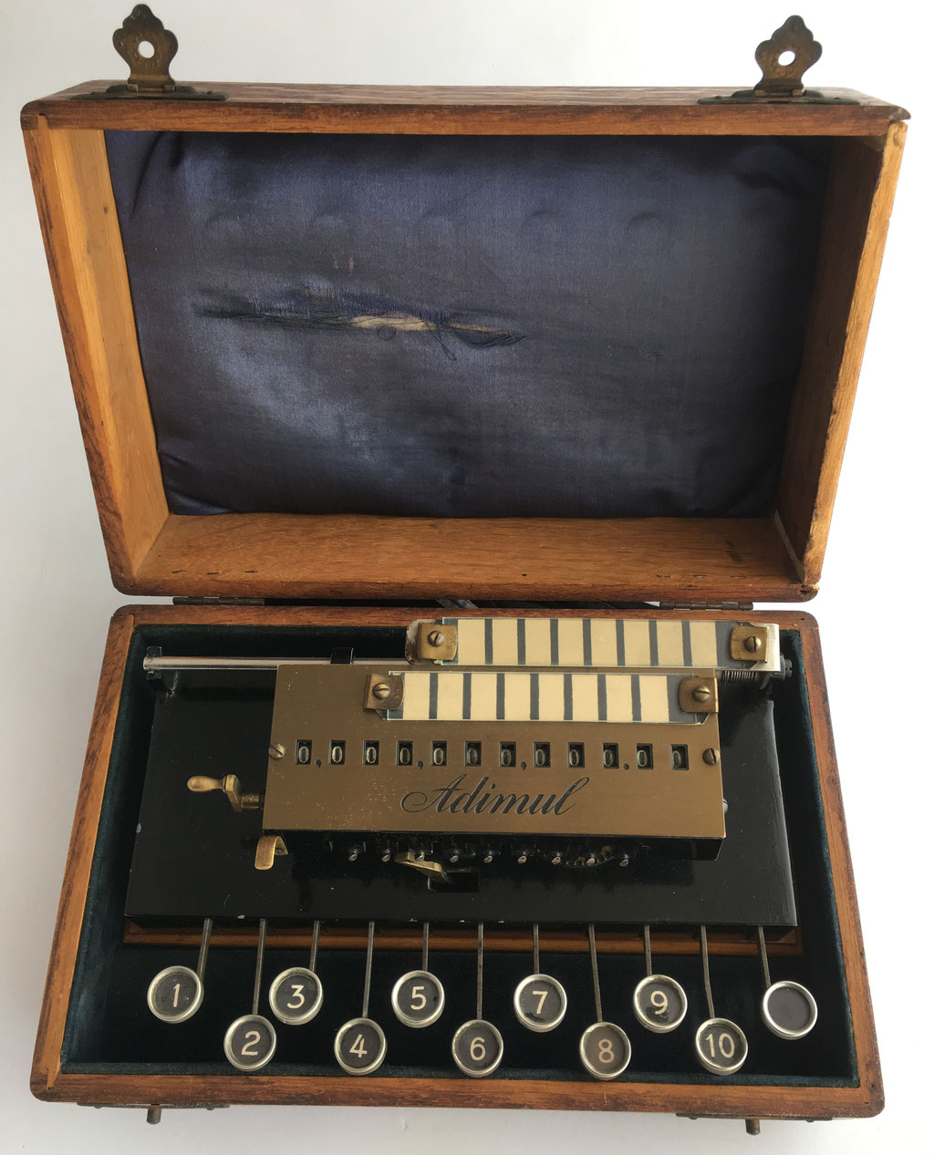 Calculadora ADIMUL, hecha por Adix Company Pallweber & Bordt, Mannheim, nº serie 1012, año 1909. Es la "KULI" comercializada en Francia con el nombre ADIMUL. Precio estimado 2500 €
