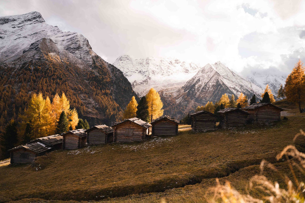 Where Hay Barns Meet Glaciers: Hiking to the Lobisa Schupfn above Rein in Taufers, South Tyrol ©Lena Sulzenbacher