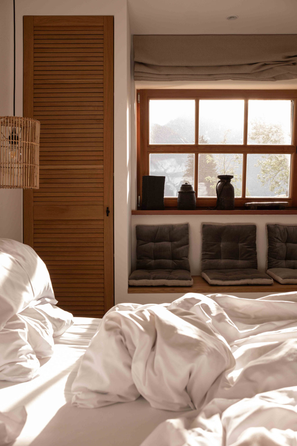 Schlafzimmer mit Aussicht auf den Wendelstein im Bayerischen Alpenvorland