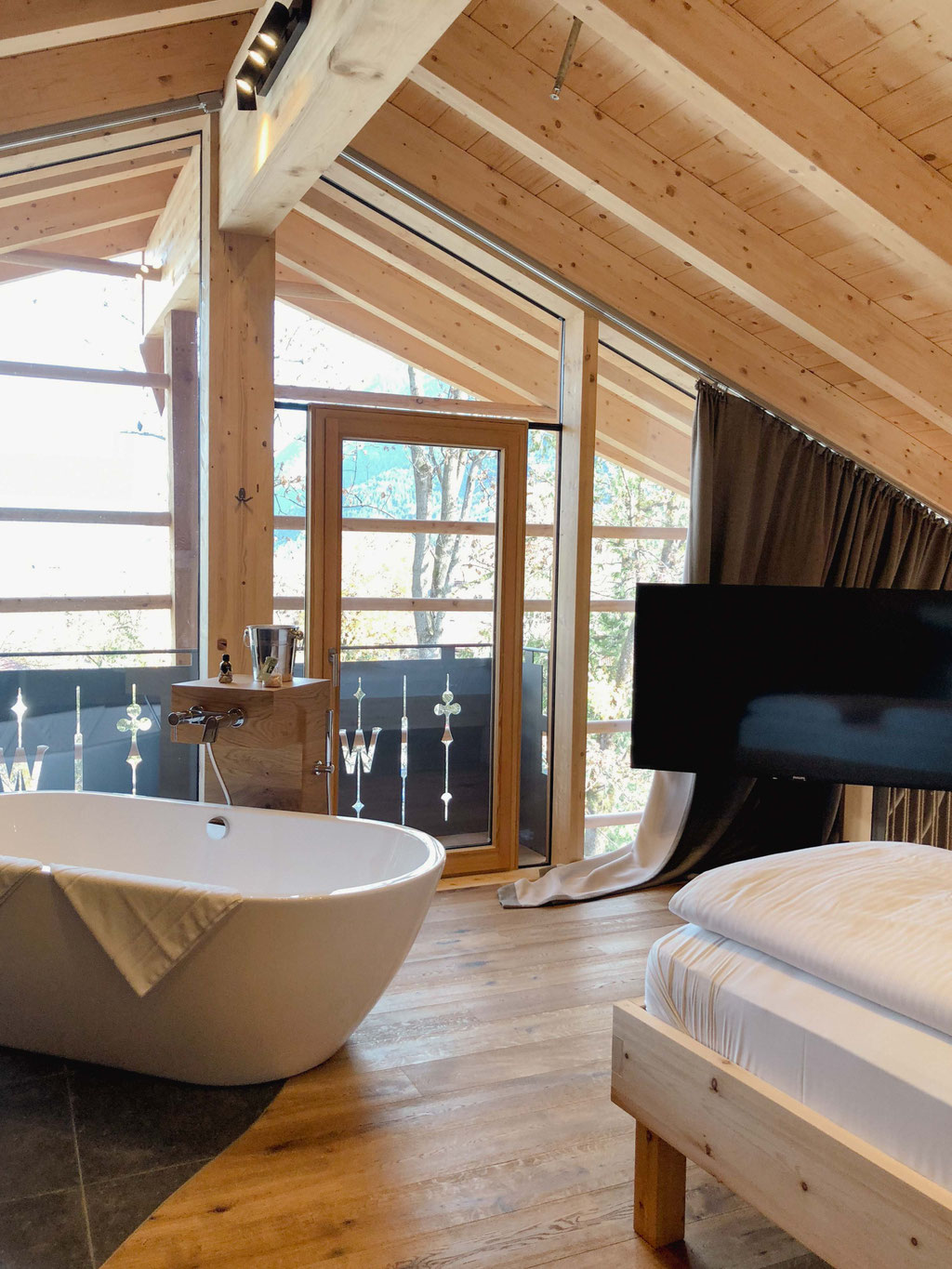 Loft Room with freestanding bathtub at Boutique Hotel Werdenfelserei, Bavaria