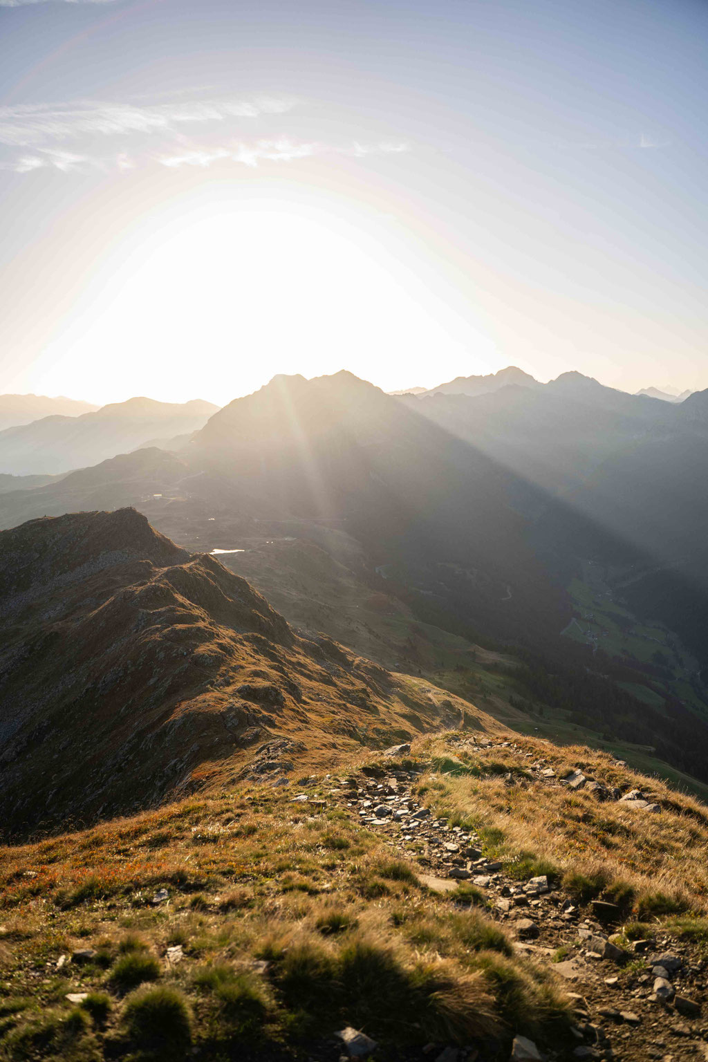 leichte Sonnenaufgangswanderung zur Flecknerspitze, aussichtsreicher Gipfel im Passeiertal, Jaufenpass - Südtirol  Wochenprogramm Apfelhotel Farmhouse Torgglerhof