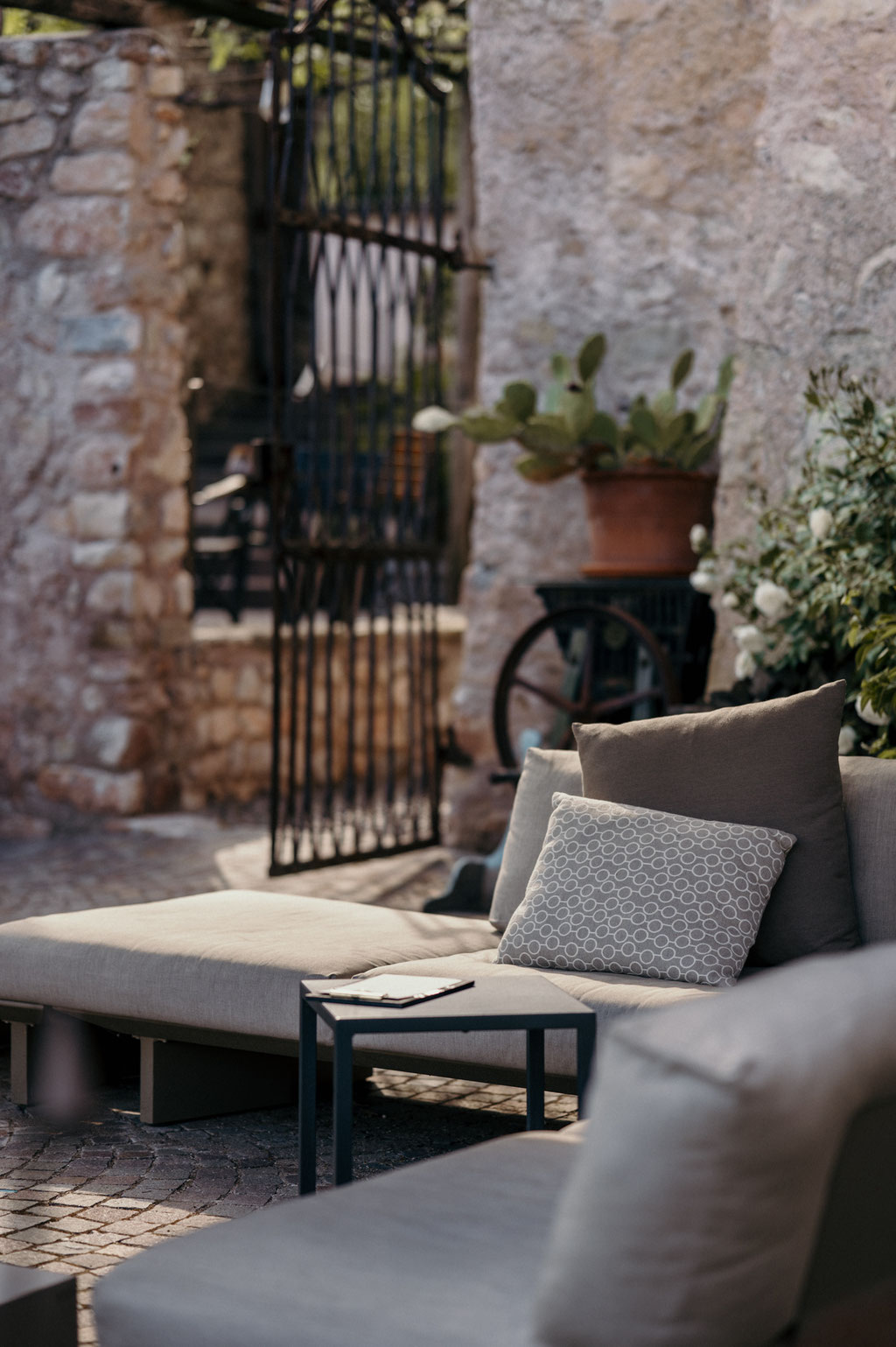 ANSITZ ROMANI - characterful hideaway • Tramin on the South Tyrolean Wine Road - Italy • Member of Mountain Hideaways ©Marika Unterladstätter