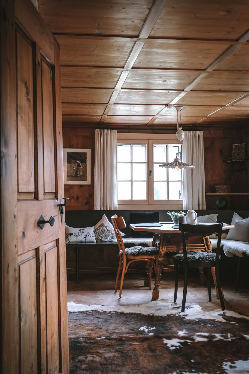 Benedikta in Montafon, Vorarlberg – a carefully restored historic chalet where alpine tradition meets contemporary design and relaxed living.