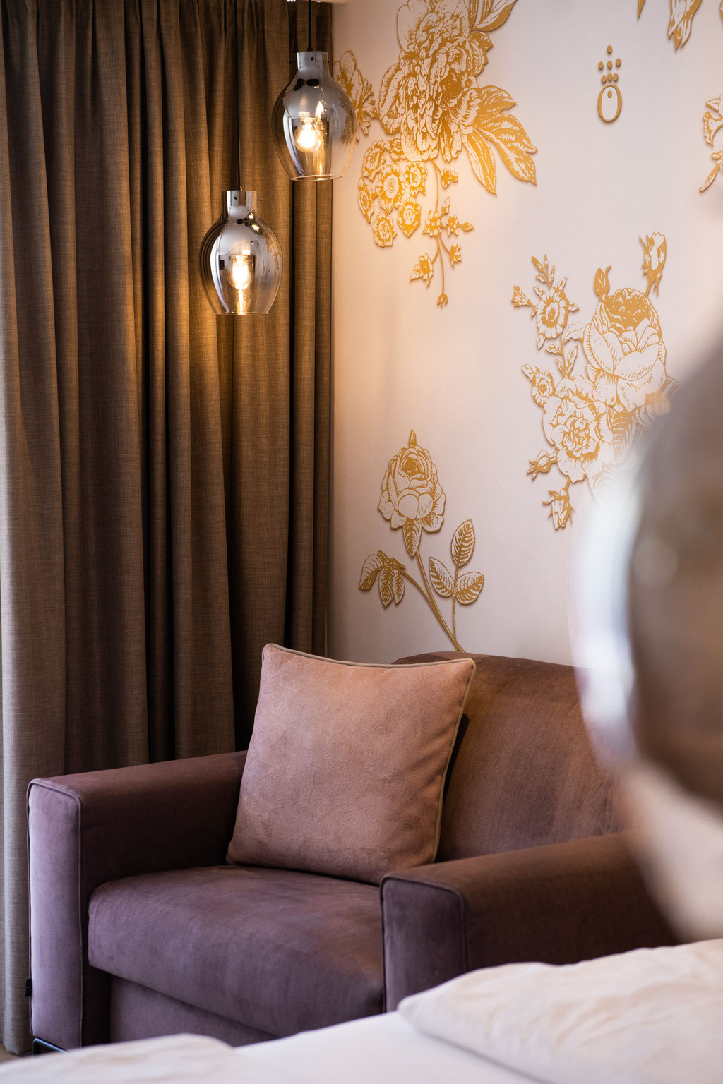 A cosy seating area in a room at the Hochkönigin Wellness Hotel in Maria Alm, Salzburg