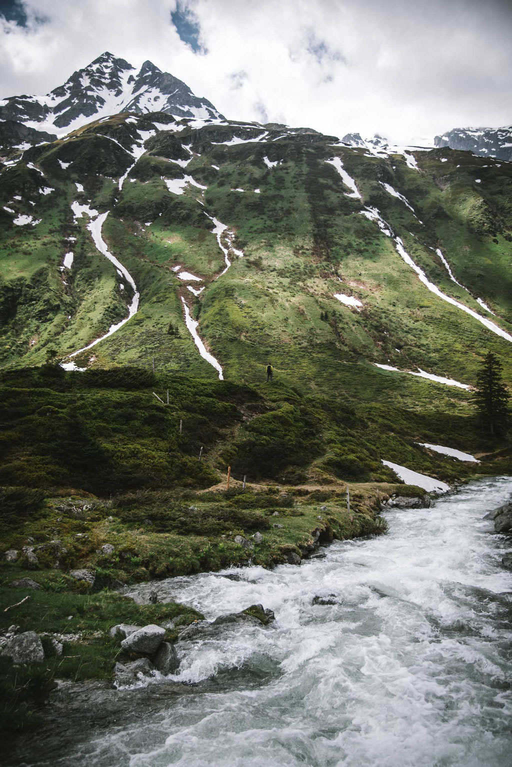 #mountainhideaways Hotel Story: Hotel BLÜ, Bad Hofgastein - Salzburgerland, Boutiquehotel, Bikehotel, Wanderhotel, Skihotel - ideal für alle Abenteuer!, empfehlenswertes BLÜ Restaurant (Fusionsküche thailändische - österreichische Küche) und BLÜ Bar