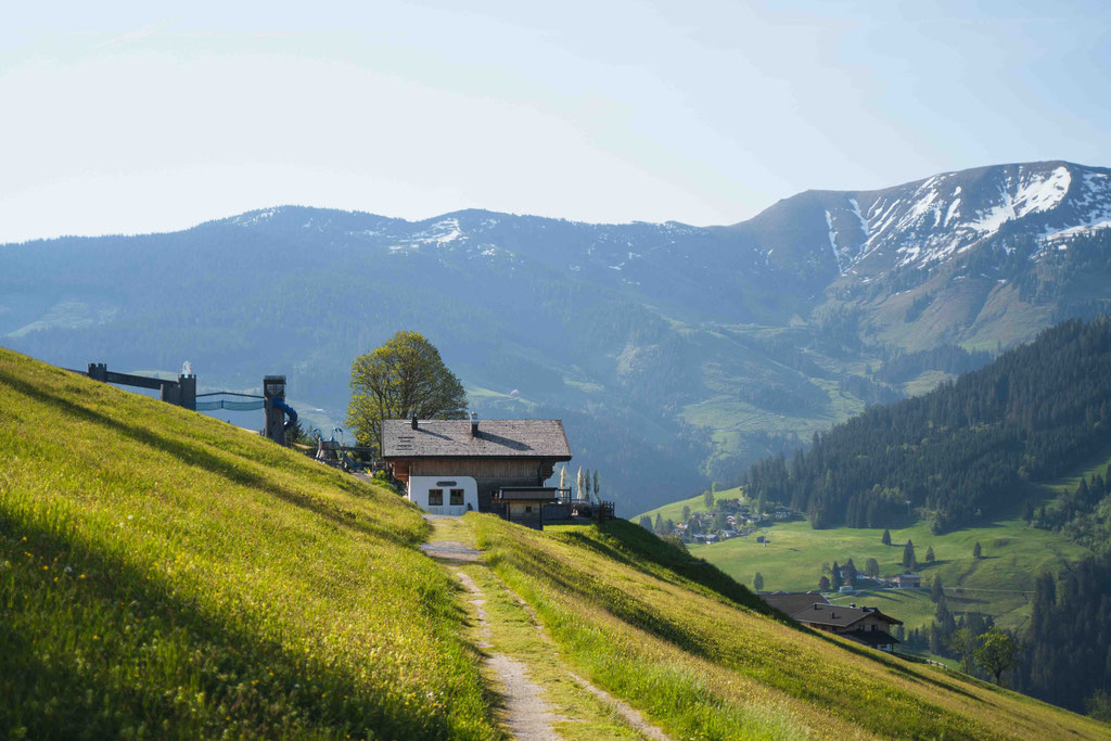 Grammlergut in Maria Alm mit Ritter- und Prinzessinnenspielplatz – Familienwanderung zum Prinzensee am Hochkönig im Salzburger Land.