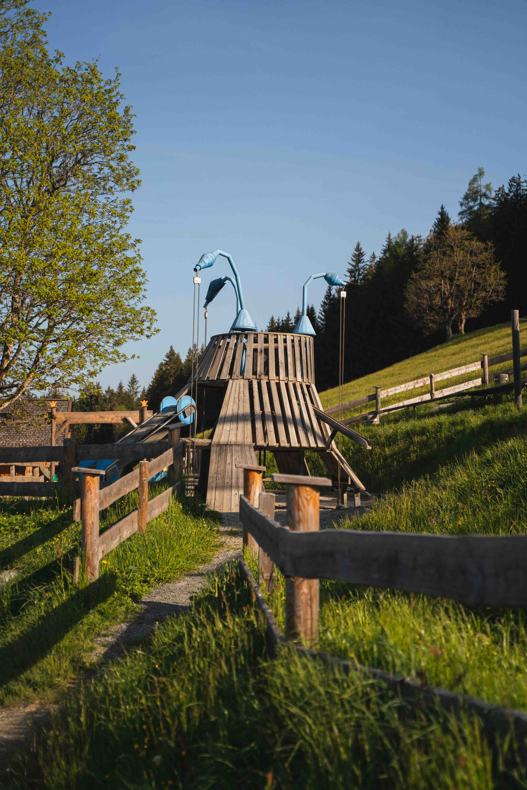 Grammlergut in Maria Alm mit Ritter- und Prinzessinnenspielplatz – Familienwanderung zum Prinzensee am Hochkönig im Salzburger Land.