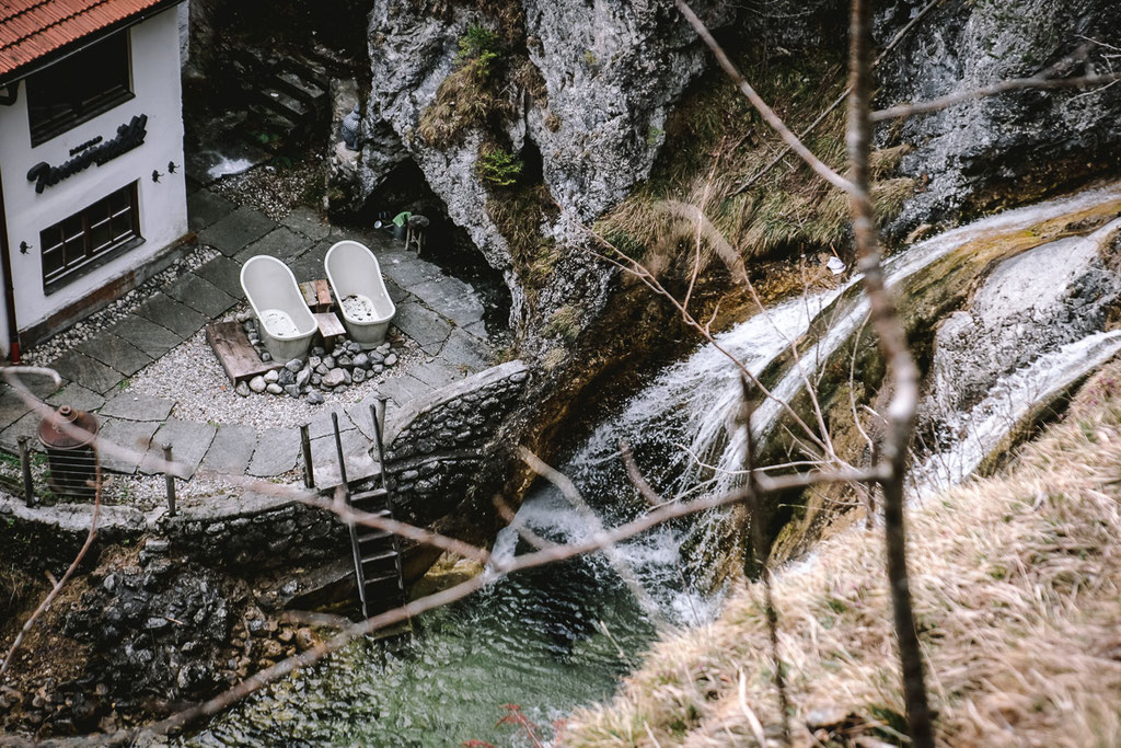 Wandertipp: Rundwanderung zum Wasserfall und Peterbauer Alm in Bayrischzell; Mountain Hideaways - die schönsten Hotels in den Alpen: DER SCHMIEDHOF, Apartments in Bayrischzell - Bayern/Deutschland ©Mela Hipp