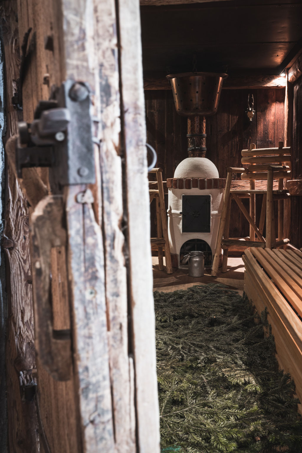 Sauna with spruce needles on the floor in the forest wellness area at Hotel Tann on the Ritten plateau in South Tyrol.