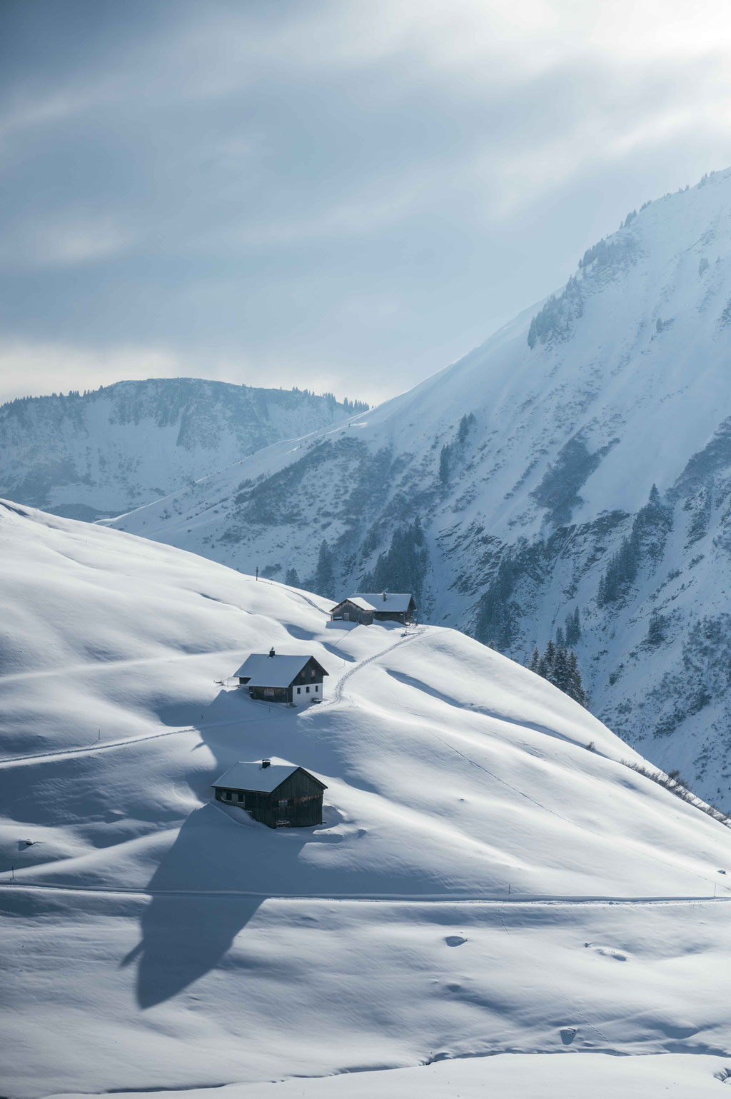 Walsersiedlung ... Liebeswanderweg - Winterwanderung in Damüls/Bregenzerwald/Vorarlberg - präparierter Winterwanderweg von Unterdamüls nach Oberdamüls, Wandertipp von #mountainhideaways ©Marika Unterladstätter