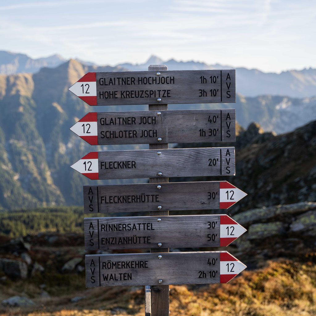 leichte Sonnenaufgangswanderung zur Flecknerspitze, aussichtsreicher Gipfel im Passeiertal, Jaufenpass - Südtirol  Wochenprogramm Apfelhotel Farmhouse Torgglerhof