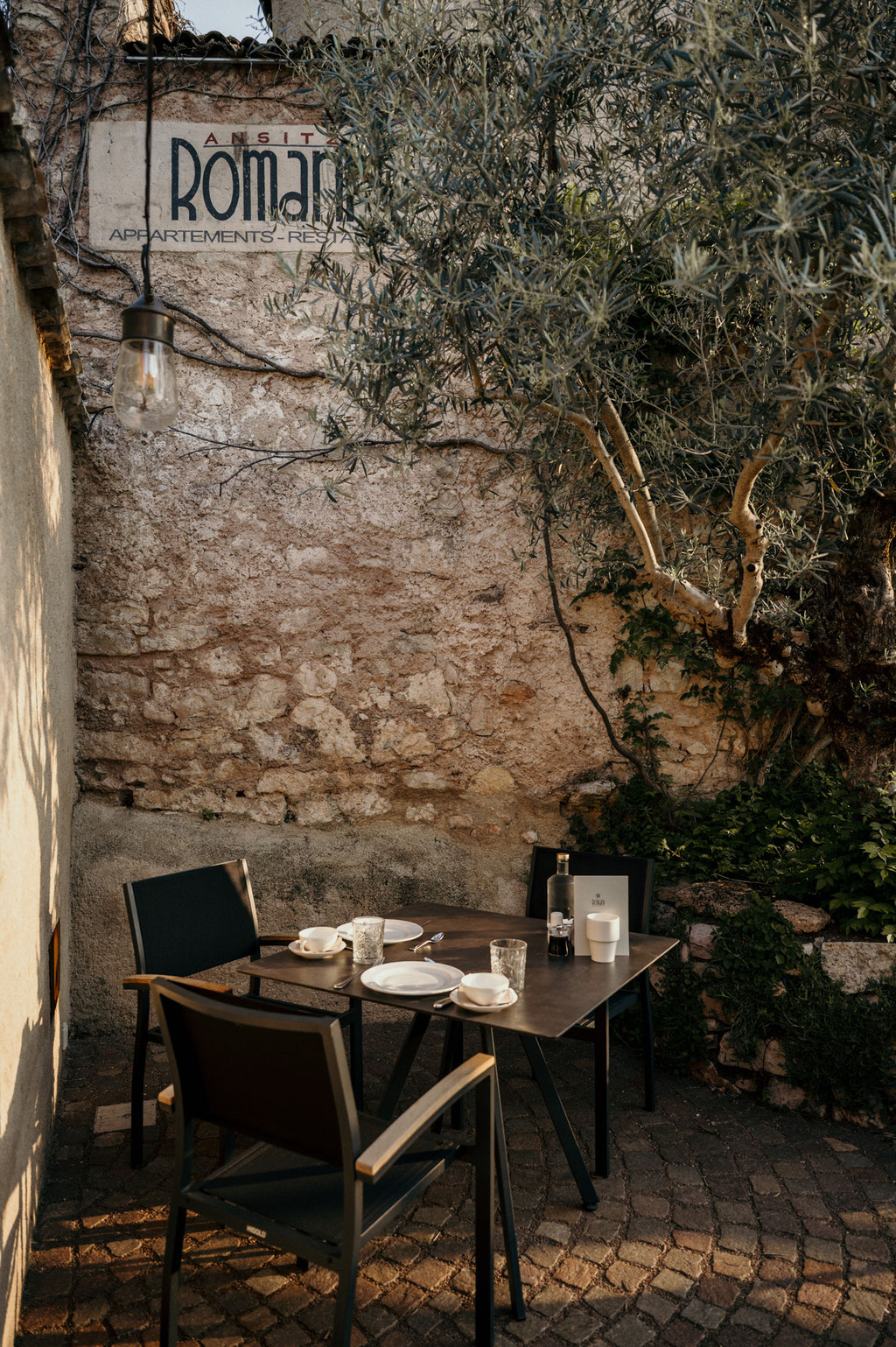 ANSITZ ROMANI - characterful hideaway • Tramin on the South Tyrolean Wine Road - Italy • Member of Mountain Hideaways ©Marika Unterladstätter