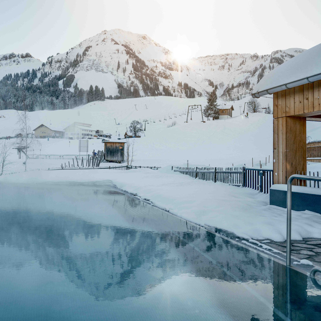 Pool mit Bergblick