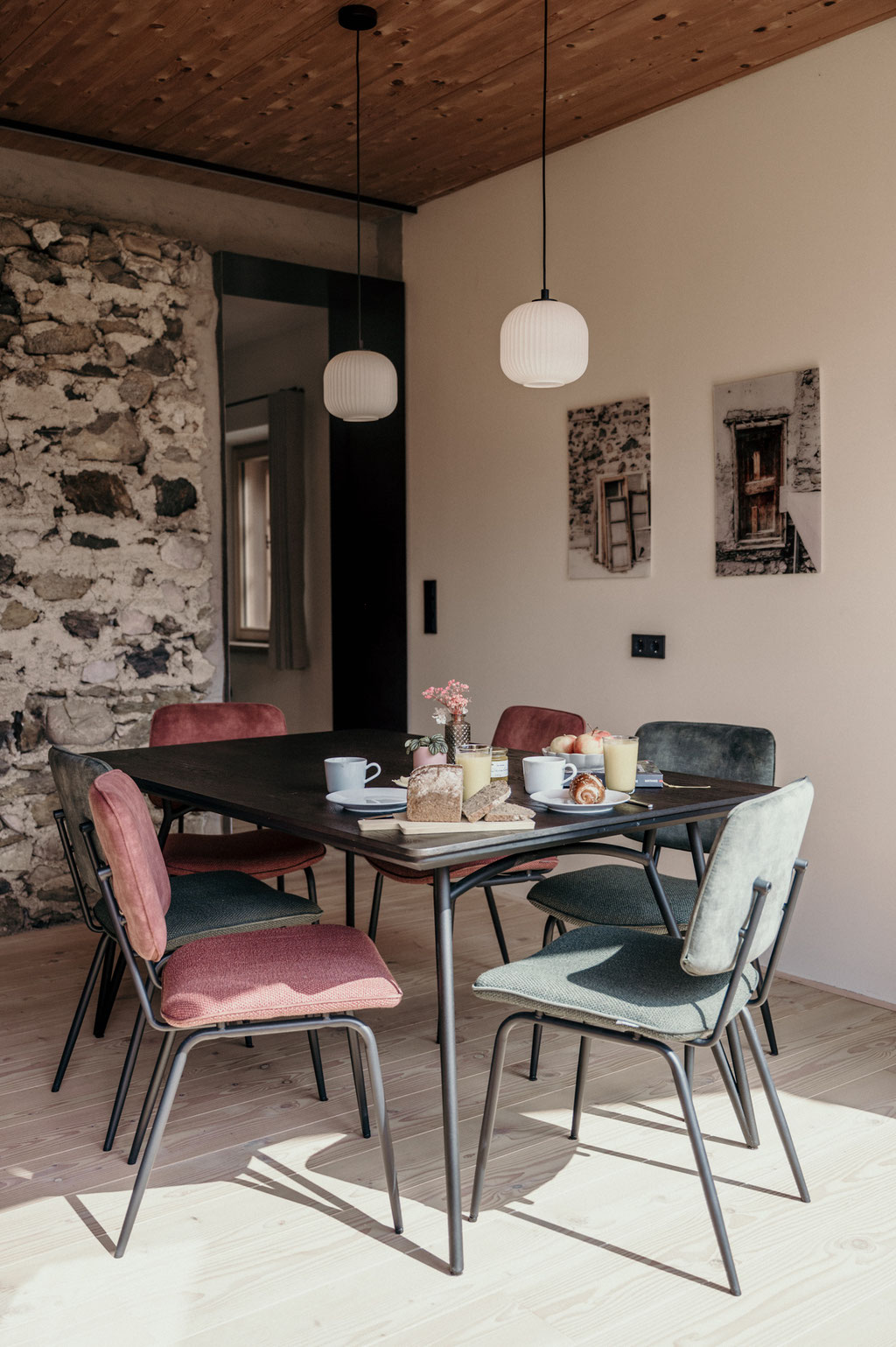 DAS1494 • Holidays in a Historic Landmark | Apartments on the Mieming Plateau in Tyrol - Austria • Member of Mountain Hideaways ©MarikaUnterladstätter
