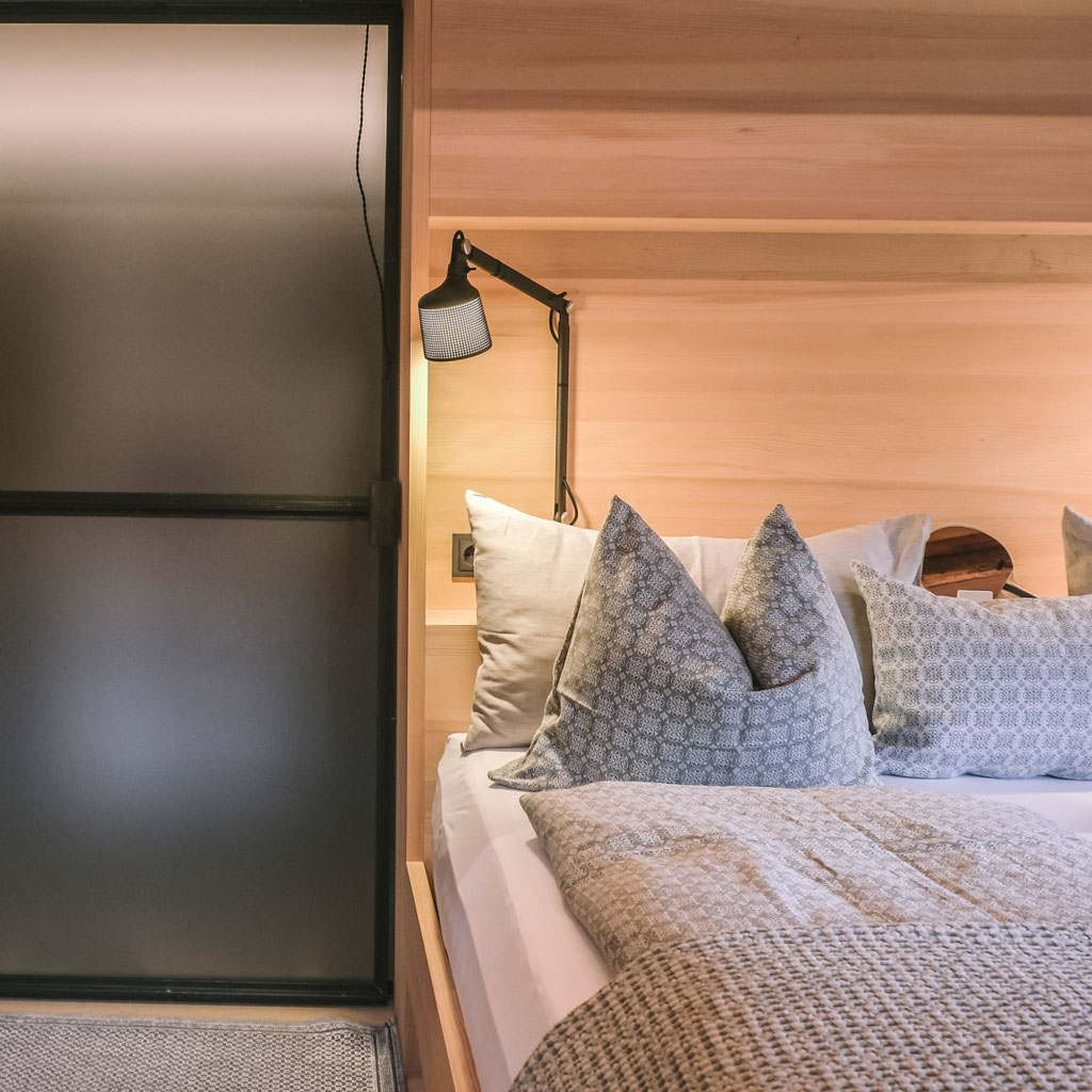 Benedikta in Montafon, Vorarlberg – a carefully restored historic chalet where alpine tradition meets contemporary design and relaxed living.