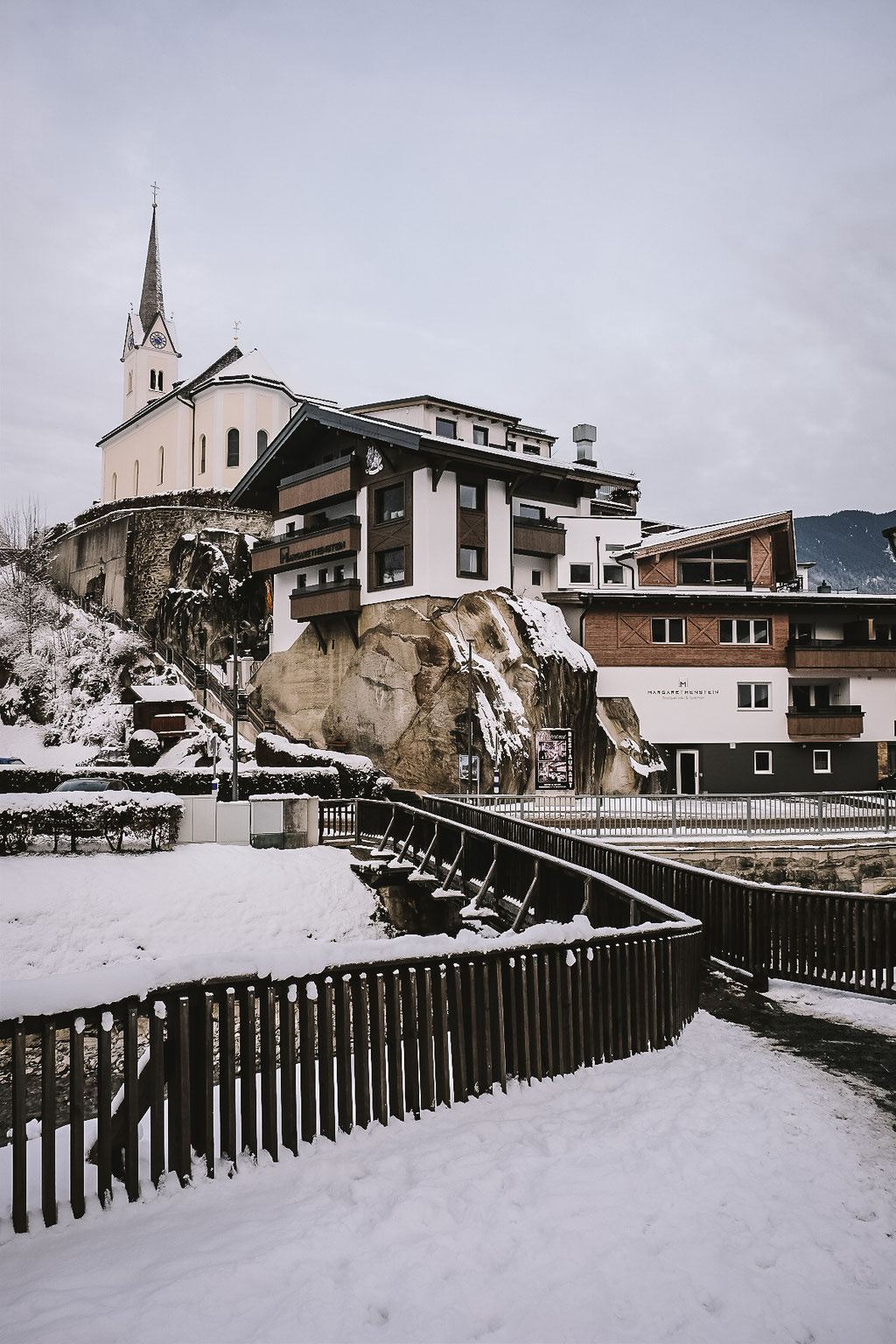 Außenansicht des Margarethenstein in Kaprun, Boutique Hotel auf einem Felsen in der Region Zell am See-Kaprun