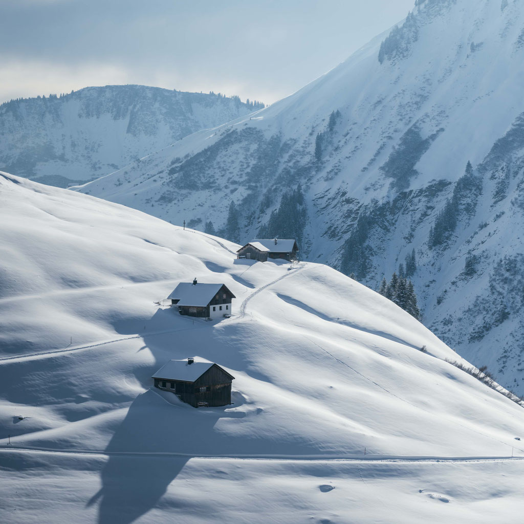 Liebeswanderweg - Winterwanderung in Damüls/Bregenzerwald/Vorarlberg - präparierter Winterwanderweg von Unterdamüls nach Oberdamüls, Wandertipp von #mountainhideaways ©Marika Unterladstätter