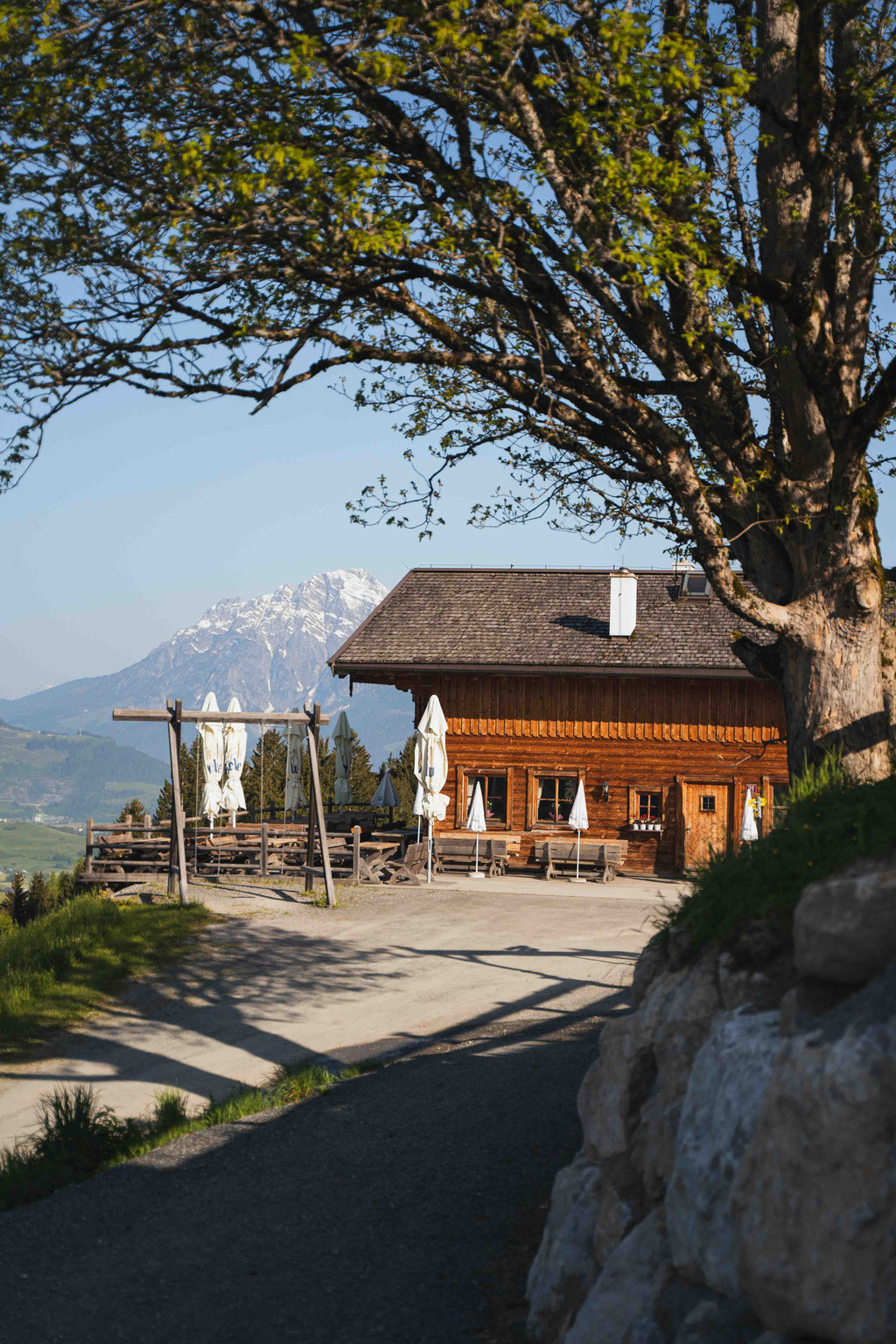 Jufenalm am Hochkönig bei Maria Alm – urige Almhütte mit Bergpanorama auf der Familienwanderung zum Prinzensee im Salzburger Land.