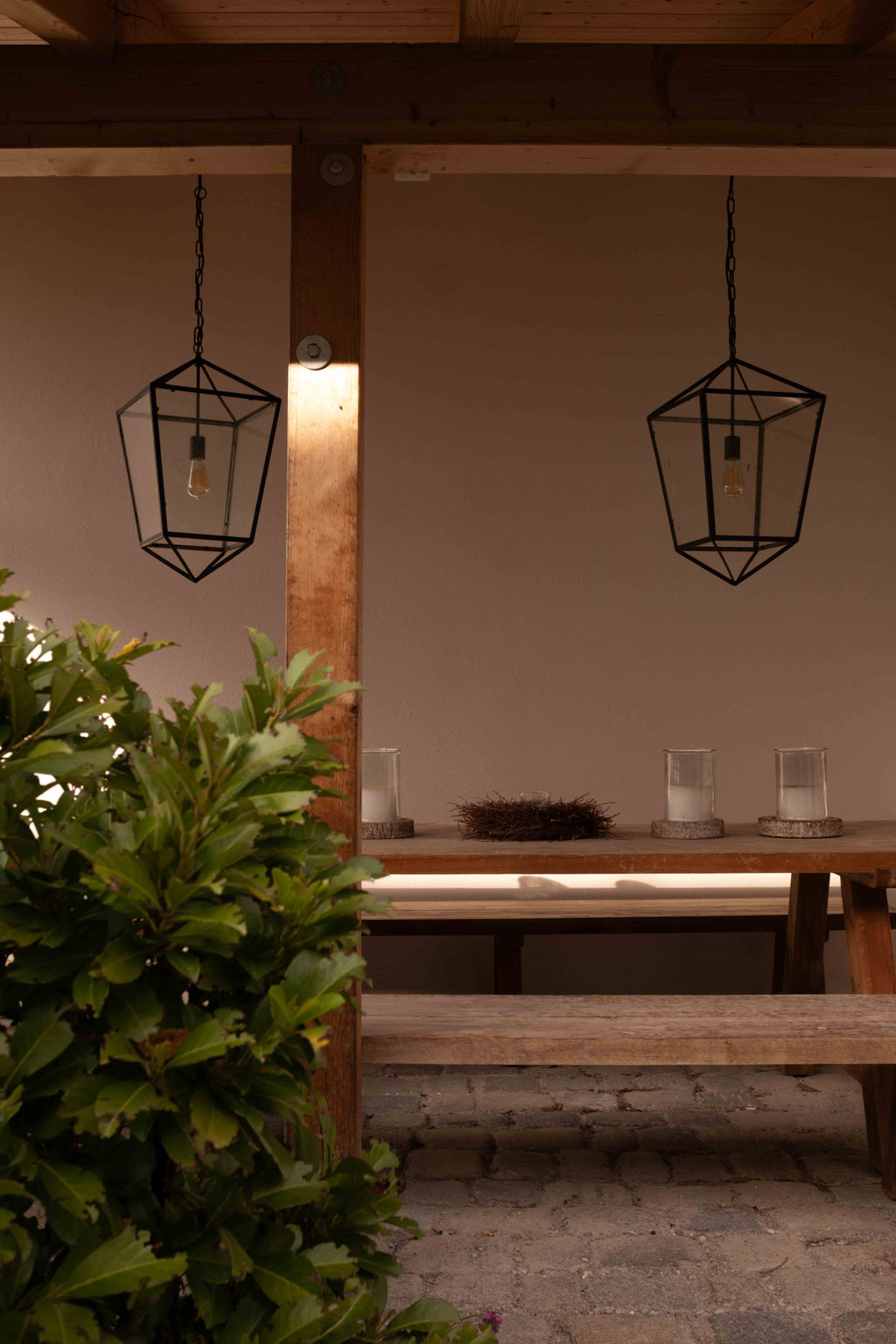 Terrasse mit Gartenmöbeln