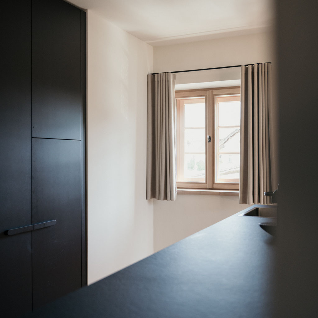 DAS1494 • Holidays in a Historic Landmark | Apartments on the Mieming Plateau in Tyrol - Austria • Member of Mountain Hideaways ©MarikaUnterladstätter