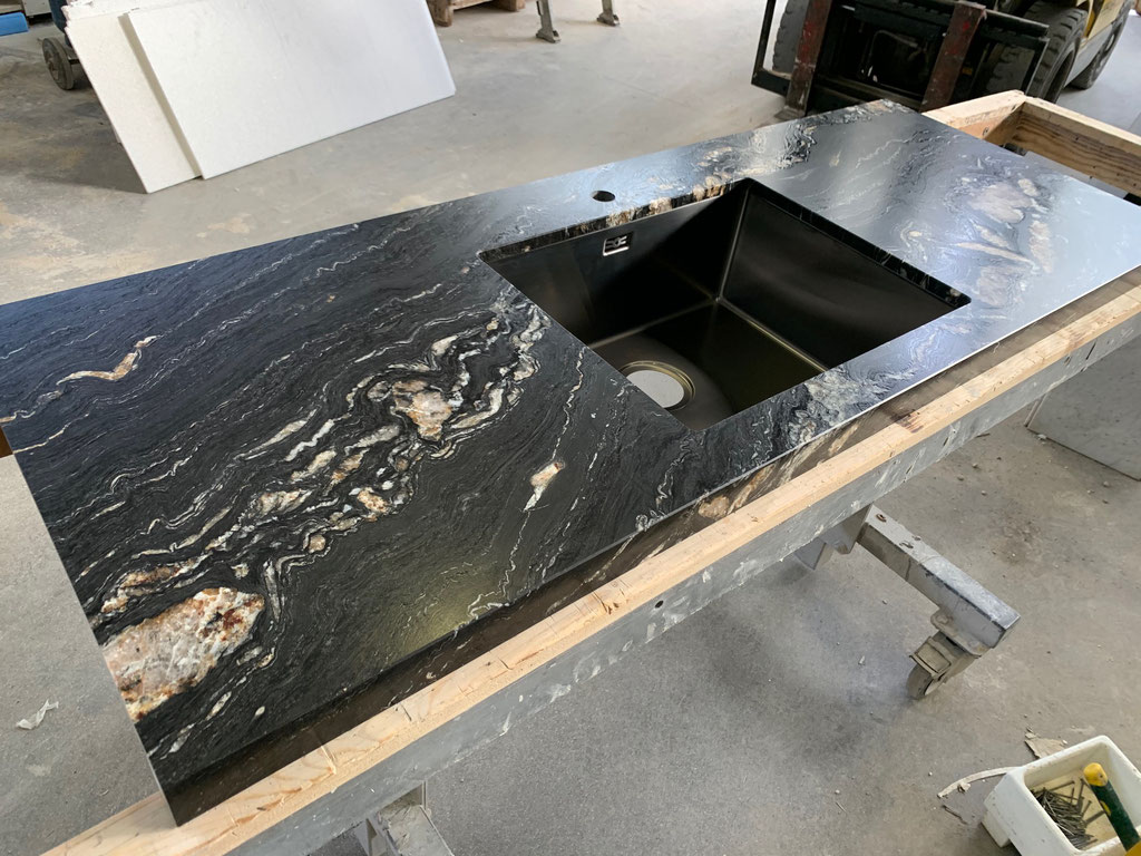 Tropical Storm granite: luxury appartment in black - PURE ...