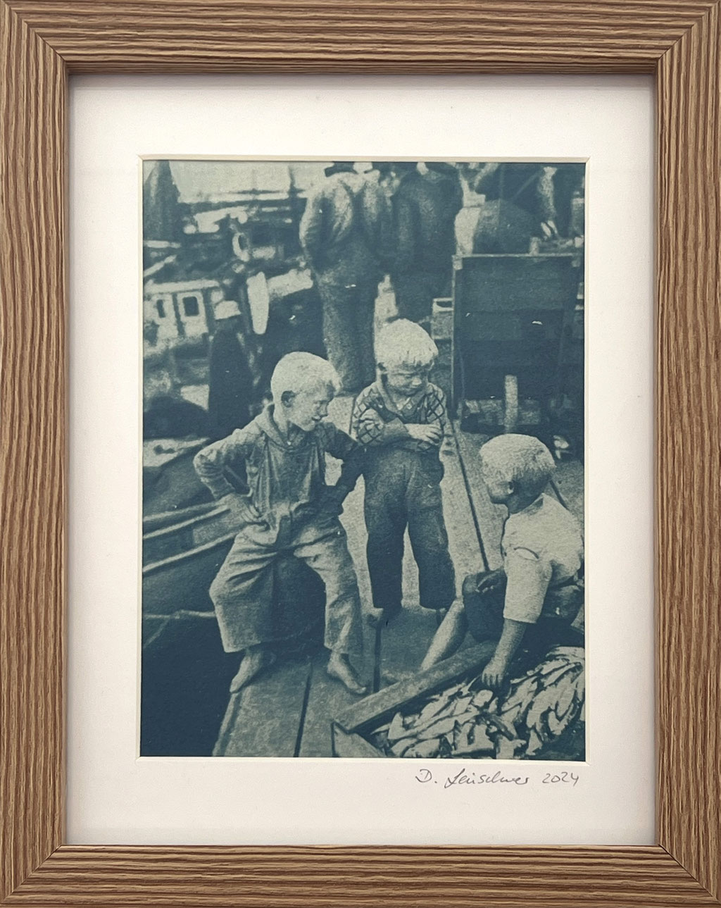 young fishermen; 2025; Cyanotypie auf Aquarellpapier; 26/20 cm inkl. Rahmen
