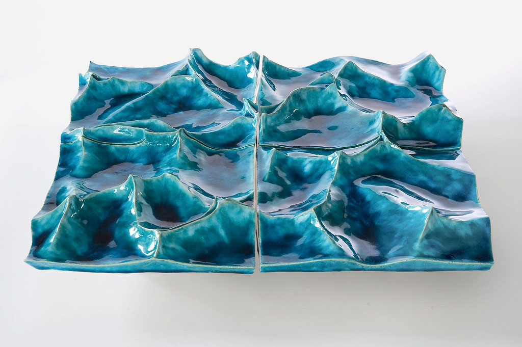 Aqua III, Keramik, glasiert, 8/65/65 cm