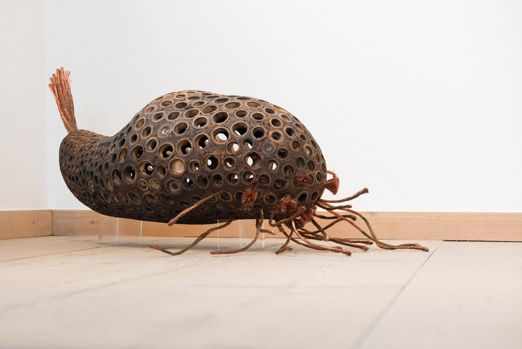 genesis 9 - eukaryotes obscurus; 2015; Bambus, Klebemasse, Kupferdraht; 28/25/74 cm