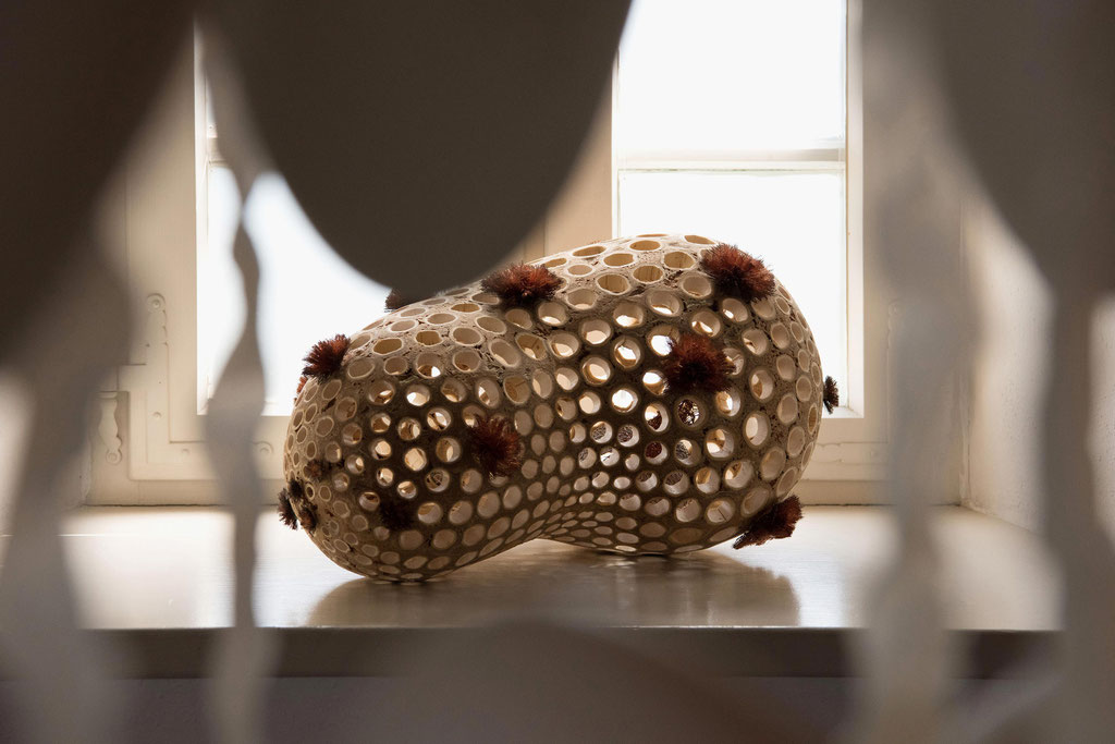 genesis 1 - prokaryot; 2015; Bambus, Klebemasse, Kupferdraht; 22/45/25 cm