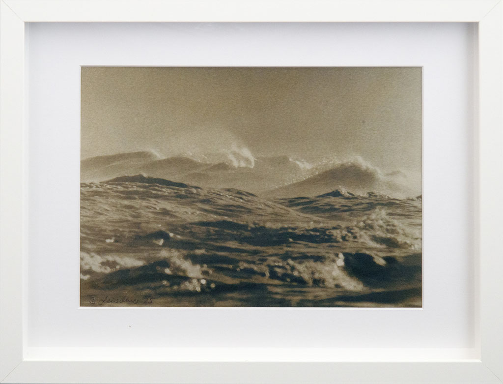 moving force; 2025; Cyanotypie auf Aquarellpapier; 30/40 cm inkl. Rahmen