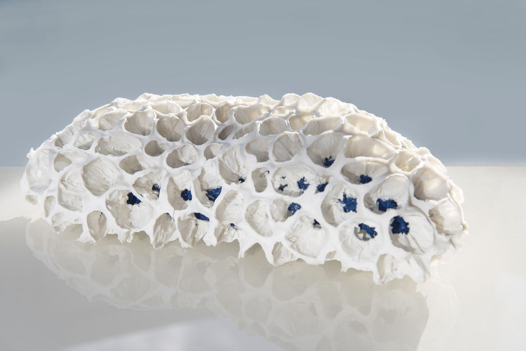 where have all the colors gone?; 2020; porcelain, stain; 27/16/8 cm