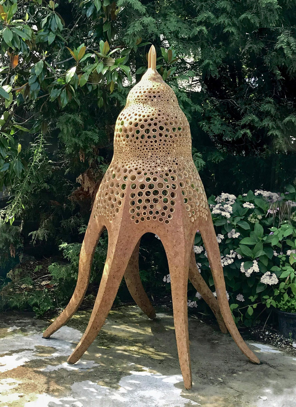 temple of evolution; 2018; Bambus, Klebemasse; 220/145/150 cm