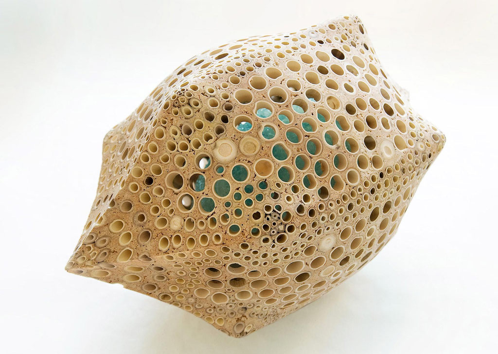 genesis 23 - ovum angels; 2017; Bambus, Klebemasse, Kaltglasur; 38/70/38 cm