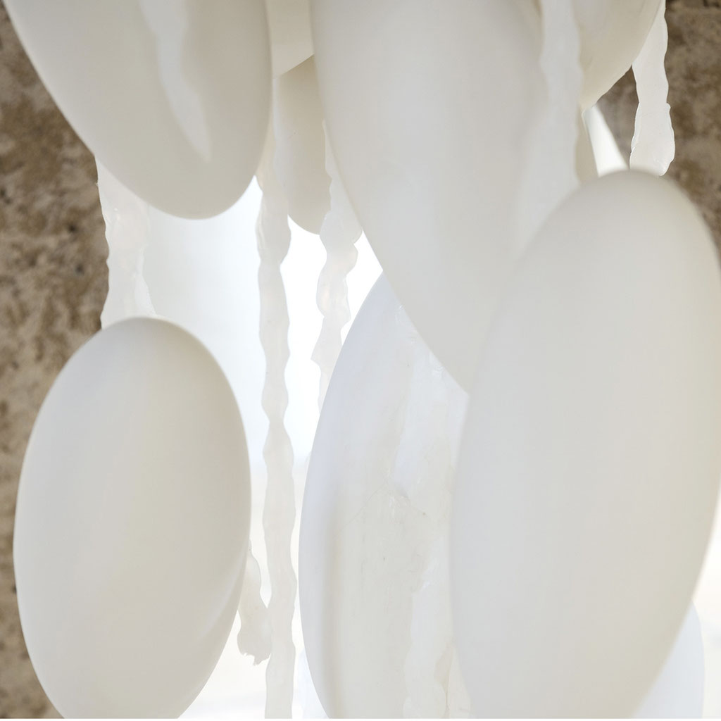 strings of life, (Detail) Porzellan, Silikon, 200/50/50 cm