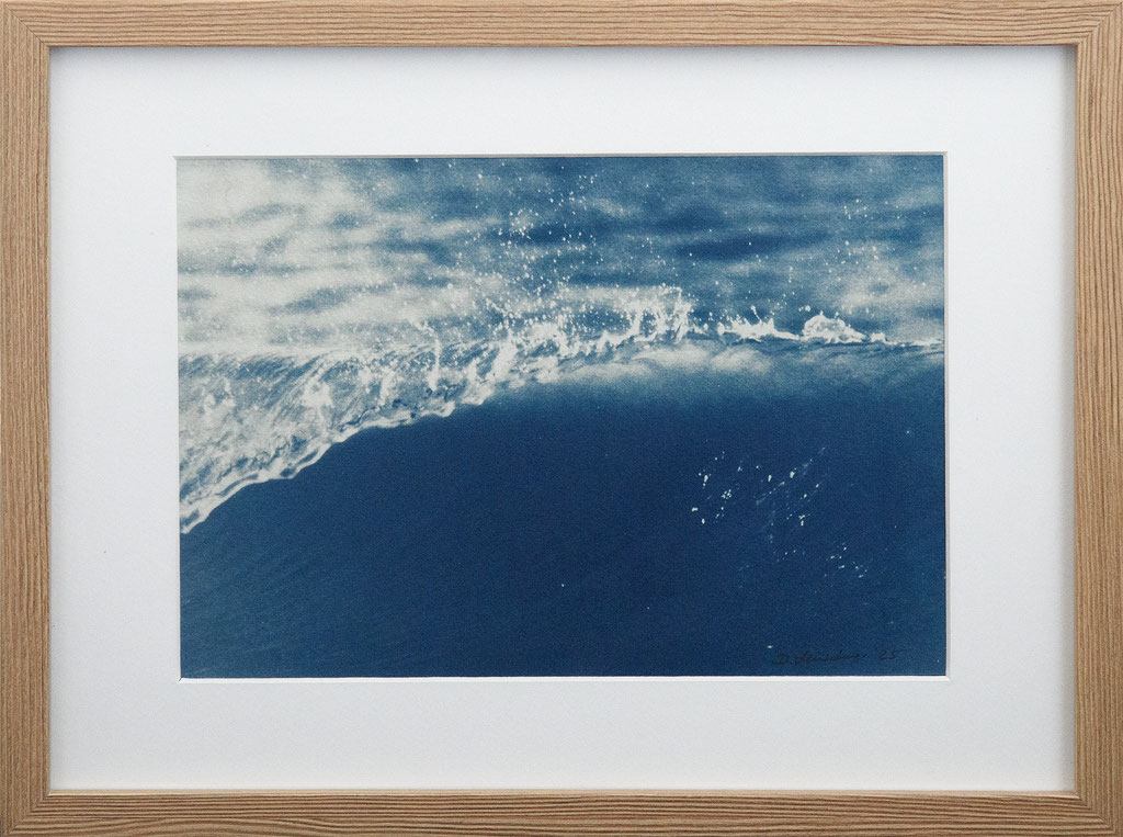 moving force; 2025; Cyanotypie auf Aquarellpapier; 30/40 cm inkl. Rahmen