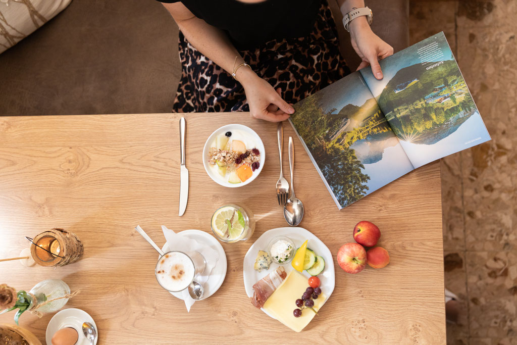 Panorama Hotel Finkenberg - Österreich - entspannt Frühstücken -Hotelfotografie