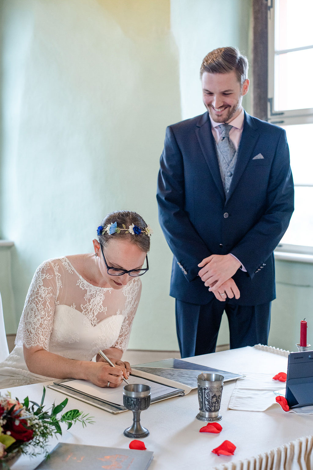 Hochzeit auf Schloss Schwarzenberg im Erzgebirge, Hochzeitsfotos im Regen, Hochzeitsfotograf im Erzgebirge und in Sachsen