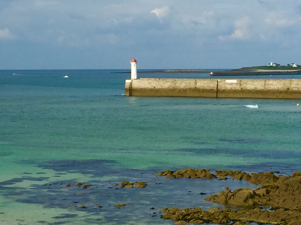 Audierne, Cap Sizun, Hafenbecken und Leuchtturm