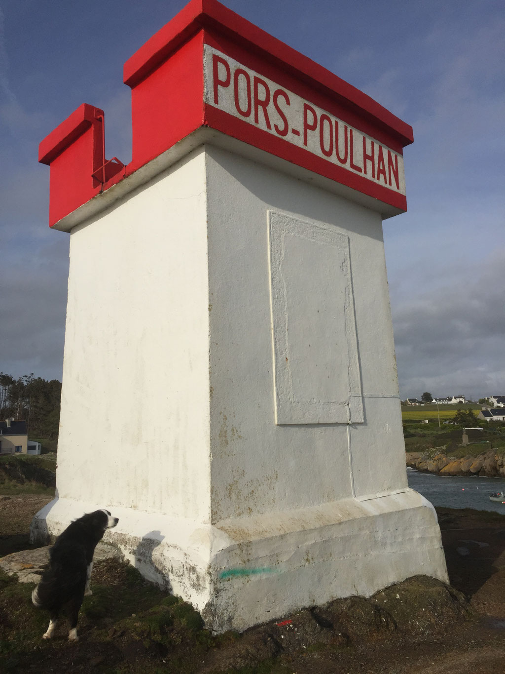 Pors Poulhand, der Leuchtturm, Hafen, Cap Sizun, Bucht von Audierne