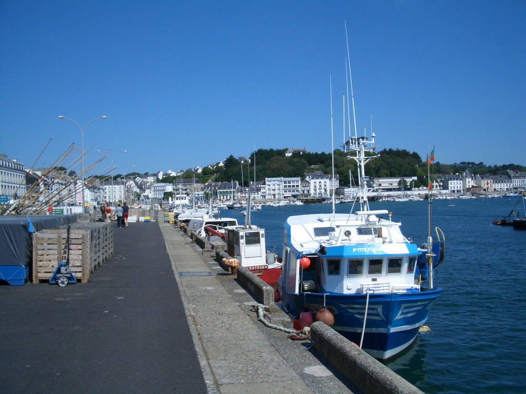 Audierne, Cap Sizun, Hafenbecken mit Fischerbooten