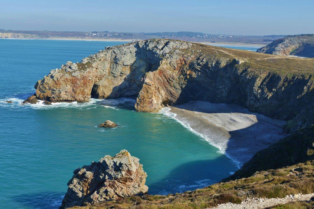 Crozon Halbinsel, Presqu'île de Crozon, Pointe de Dinan, Felsentor