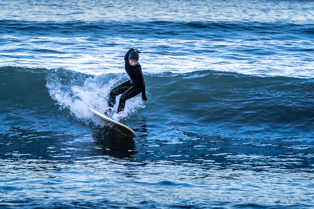 Lofoten: Winter Surfer am Unstad Beach