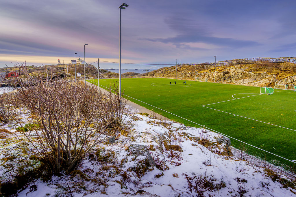 Lofoten: Henningsvær Fussballsplatz