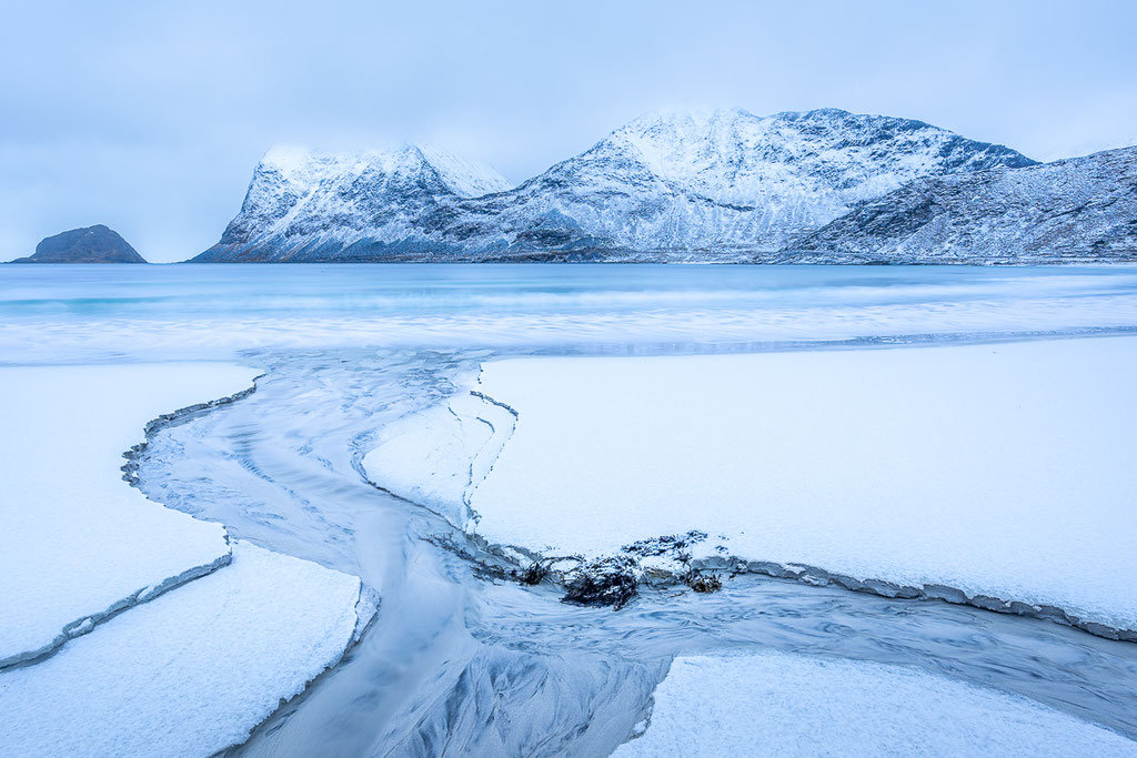 Lofoten: Wintermorgen am Haukland Strand