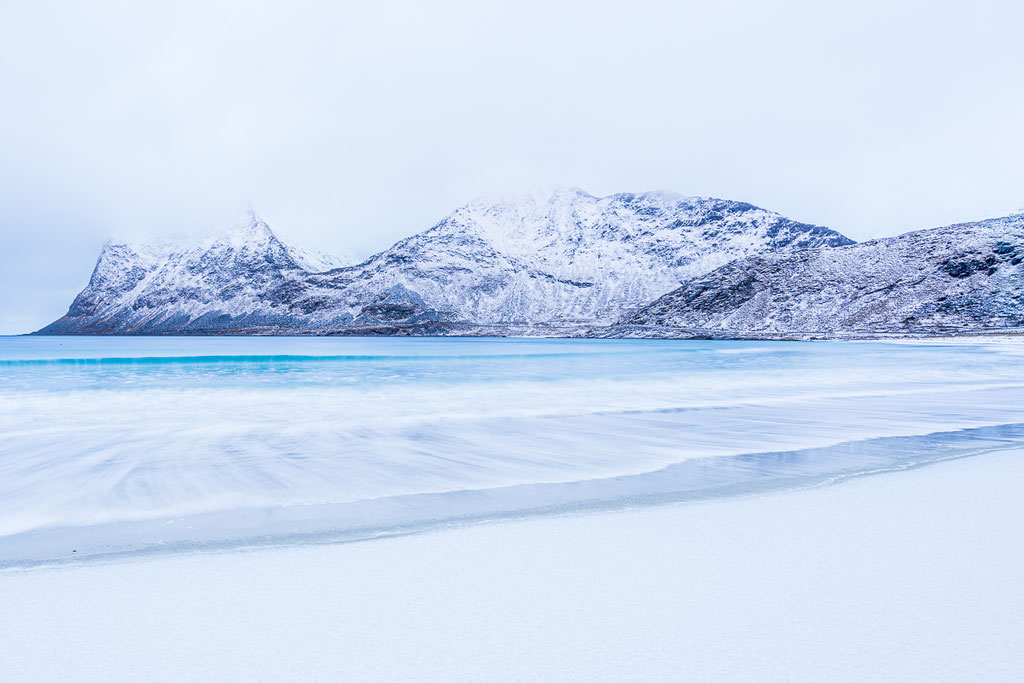 Lofoten: Wintermorgen am Haukland Strand