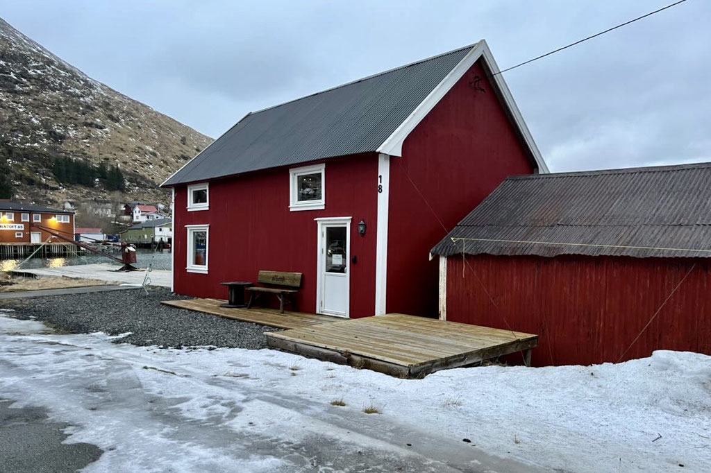 Larsen Rorbu, Napp - Lofoten, Aussenansicht von der Seite