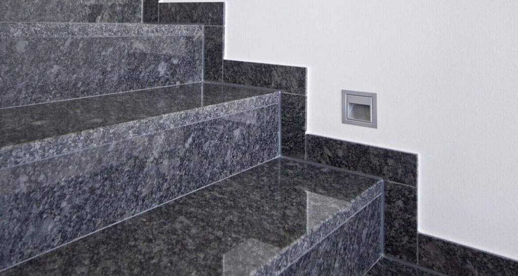 Granit Treppenstufen Steel grey poliert