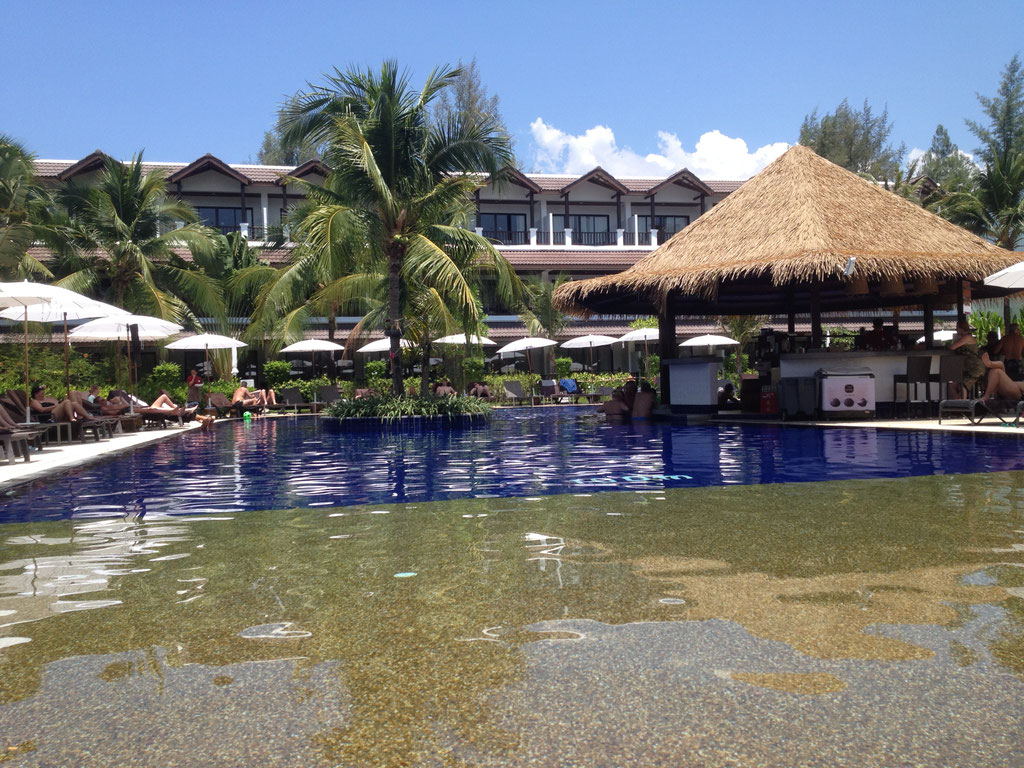 POOLANLAGE IM HOTELGARTEN