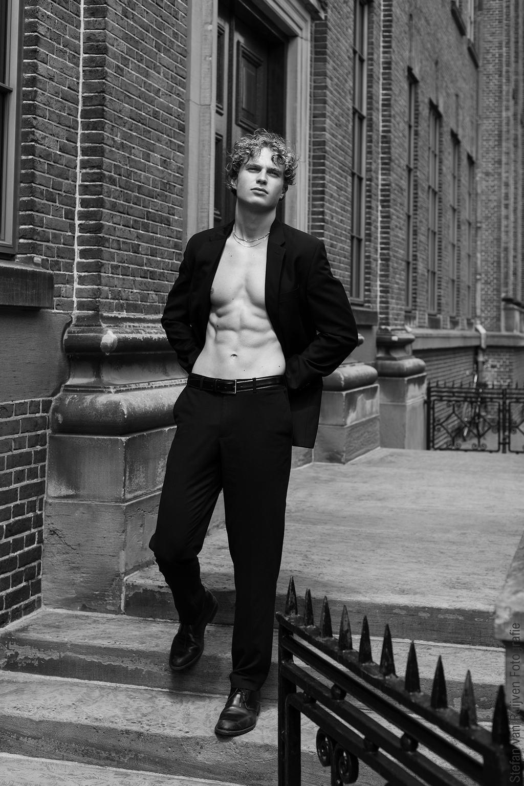 Thomas, New Generation Models, New Face, Foto's gemaakt voor zijn portfolio, Stefan van Ruijven Fotografie, omgeving van de studio in centrum van Leiden, fotograaf, modelfotograaf, fit body, muscle, Abs, sixpack, gespierd, mannelijk model, fotoshoot